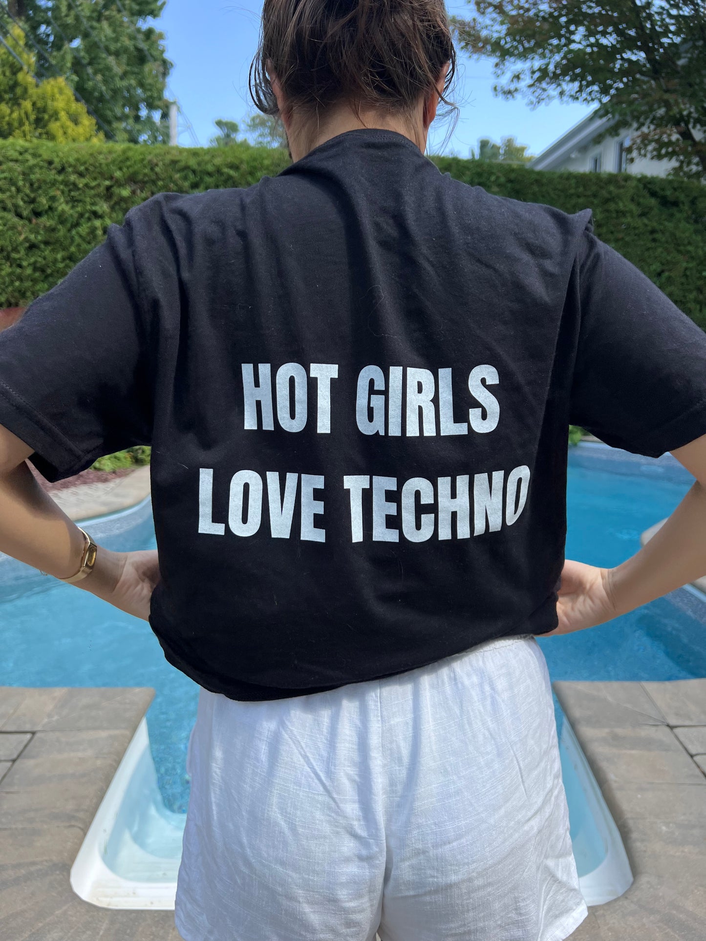 Hot girls love techno - Unisex Heavy Cotton Tee