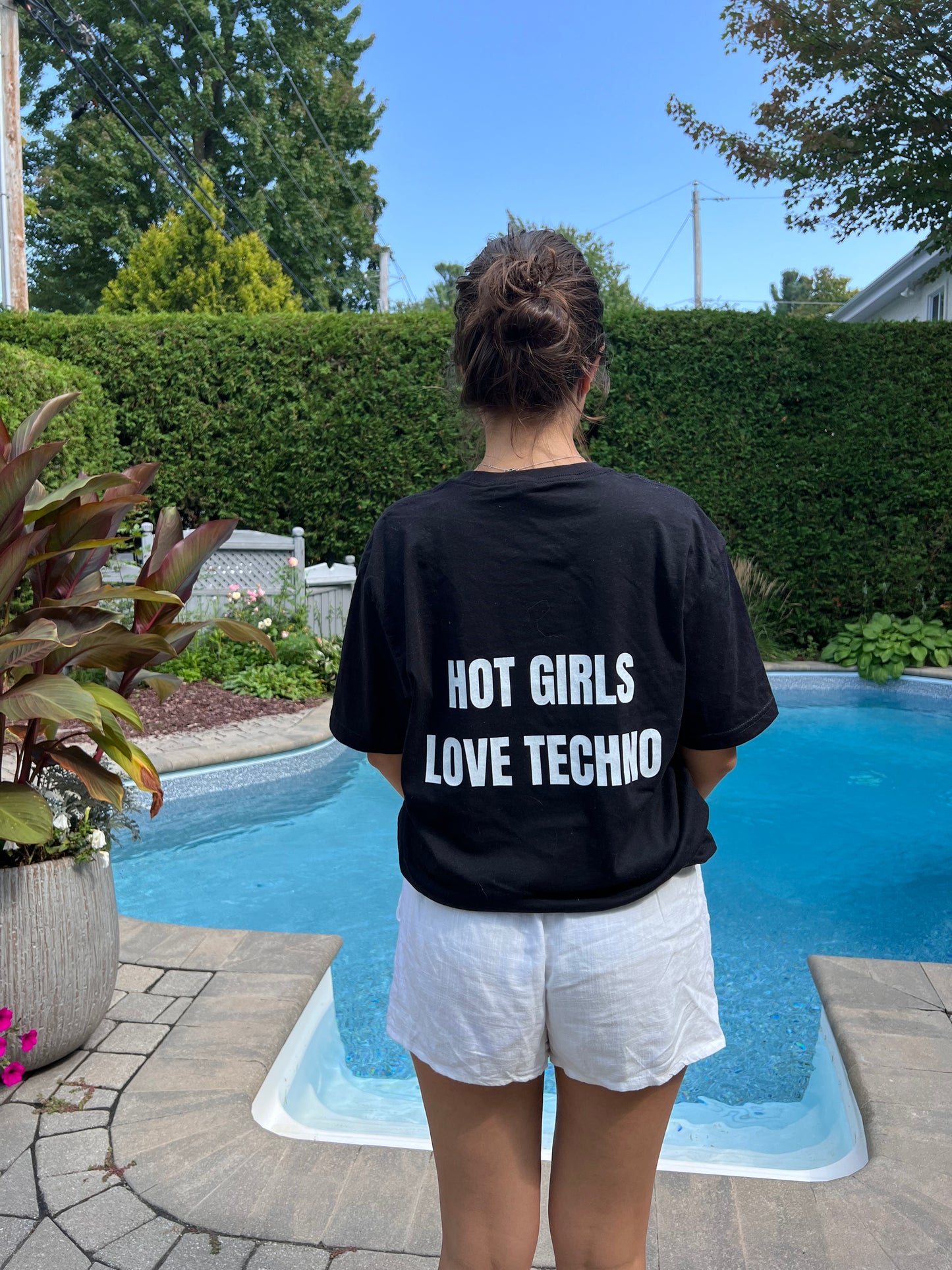 Hot girls love techno - Unisex Heavy Cotton Tee